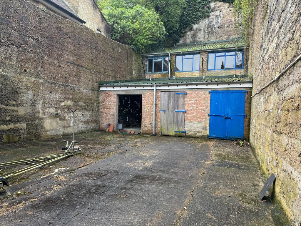 Lot: 81 - FOUR-BEDROOM MAISONETTE INVESTMENT PLUS VACANT YARD AND BUILDINGS WITH PLANNING FOR FOUR FLATS - Yard and rear building